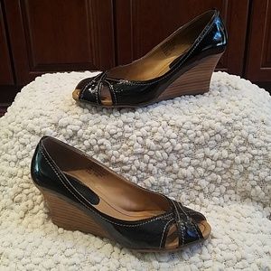 Shoes - Bandolino Wedgie